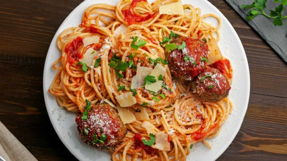 Almôndegas com macarrão: 5 maneiras de variar o prato