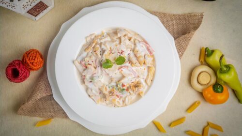 Molho branco ou molho bechamel? Entenda a diferença entre os acompanhamentos para lasanha e macarrão