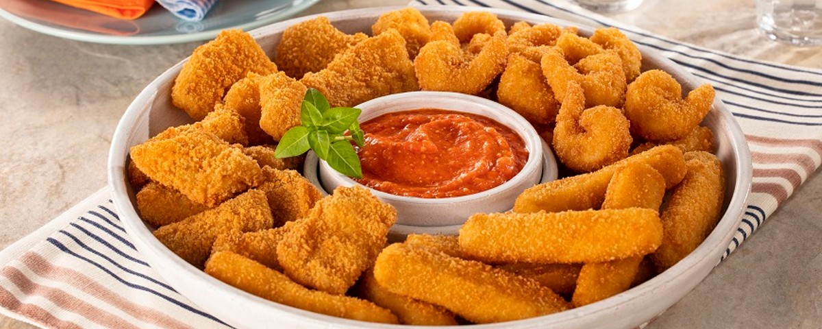 Trio de Empanados Seara com Molho de Pimentão Assado (Muhammara)