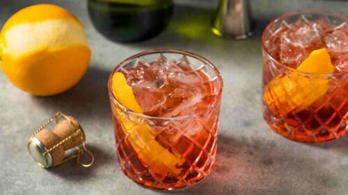 Negroni é o drink perfeito para acompanhar a tábua de frios e petiscos. Aprenda a fazer!