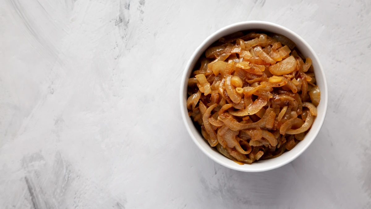 O truque da cebola caramelizada sem açúcar — e com muito mais sabor