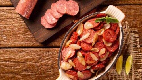 Qual a diferença de linguiça calabresa para paio?