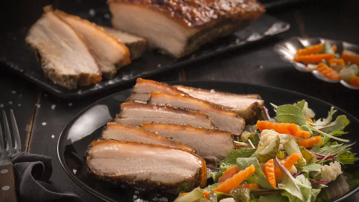 Como temperar panceta para churrasco?