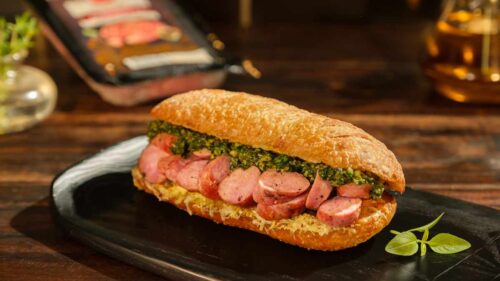 Pão com linguiça e queijo na airfryer: aprenda a fazer esse lanche gourmet