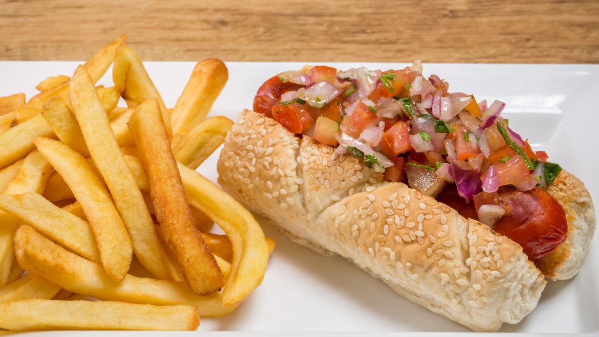 Pão com Linguiça Toscana e Vinagrete