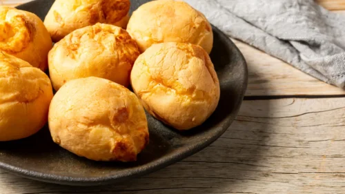 Receita de pão de queijo com tapioca e mussarela viraliza na web. 