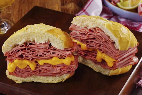 Pão com mortadela: curiosidades do clássico lanche de mortadela do Mercadão