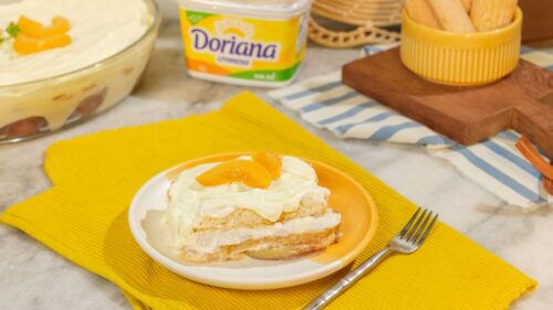 Pavê de pêssego em caldas com biscoito champanhe: receita natalina para servir na ceia