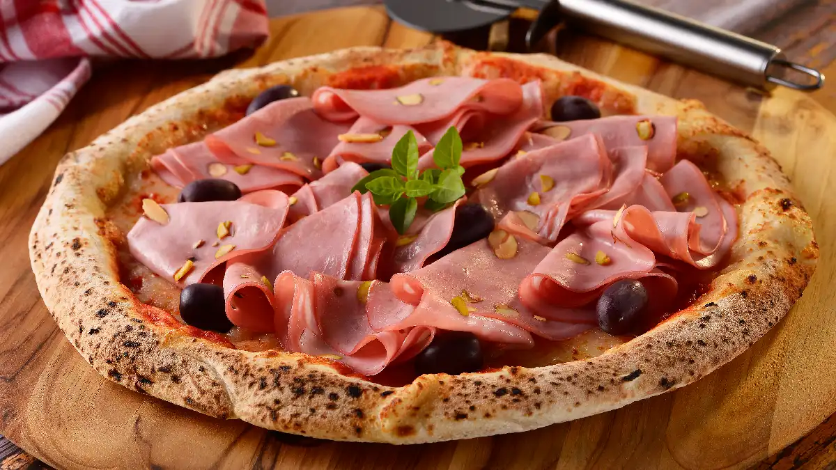 Pizza de Mortadela de Pistache