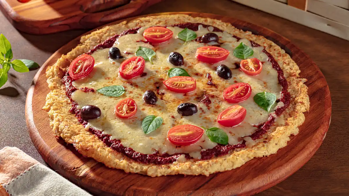 Pizza low carb de frango