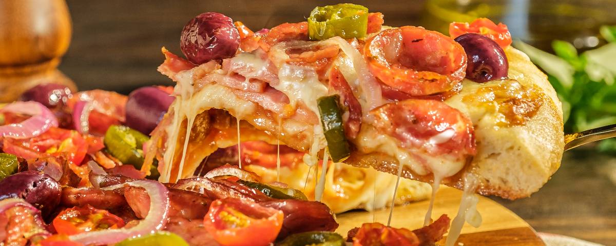 Pizza de Calabresa com Jalapeño