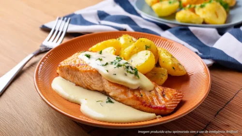 Filé de salmão com batatas sauté e manteiga de ervas