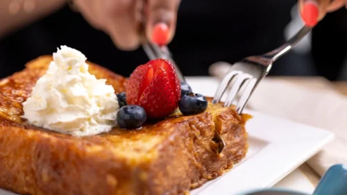 Como fazer rabanada de pão de forma? Essa receita é fácil e econômica