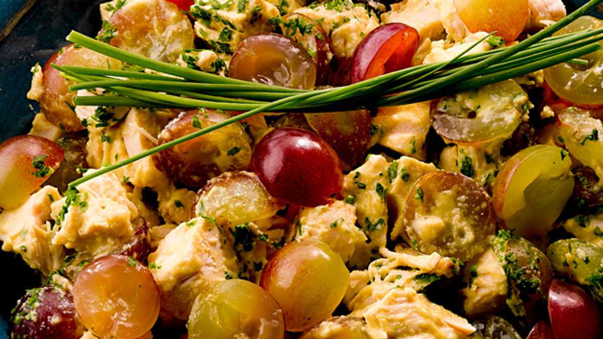 Salada de Frango com Uva e Molho de Mostarda