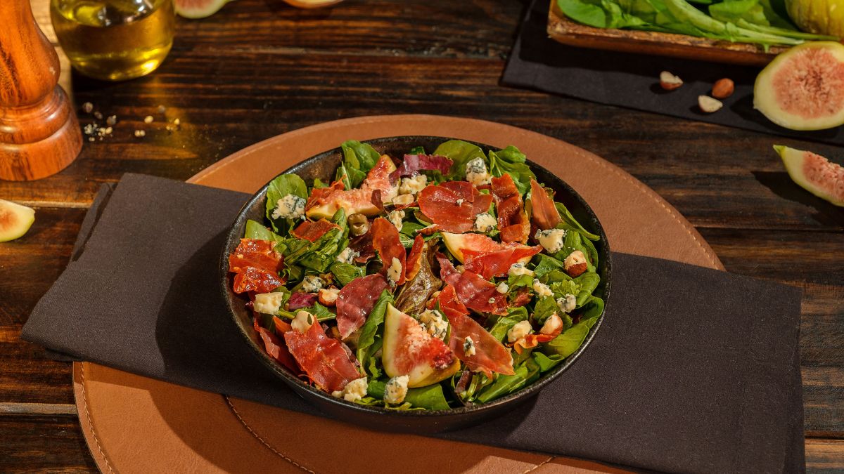 5 receitas de saladas com presunto para servir como entradas para jantar