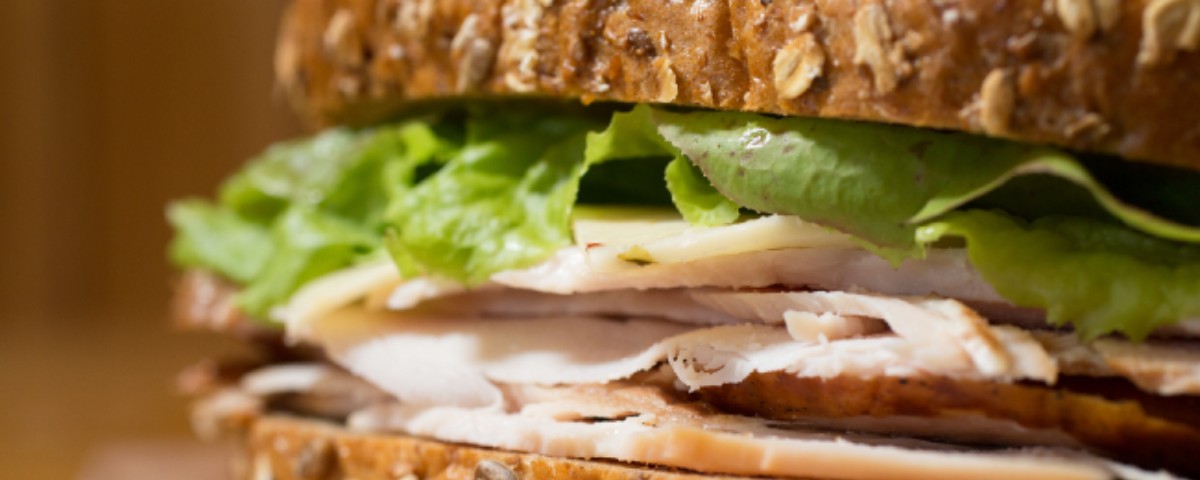 Sanduíche de Peito de Peru Defumado