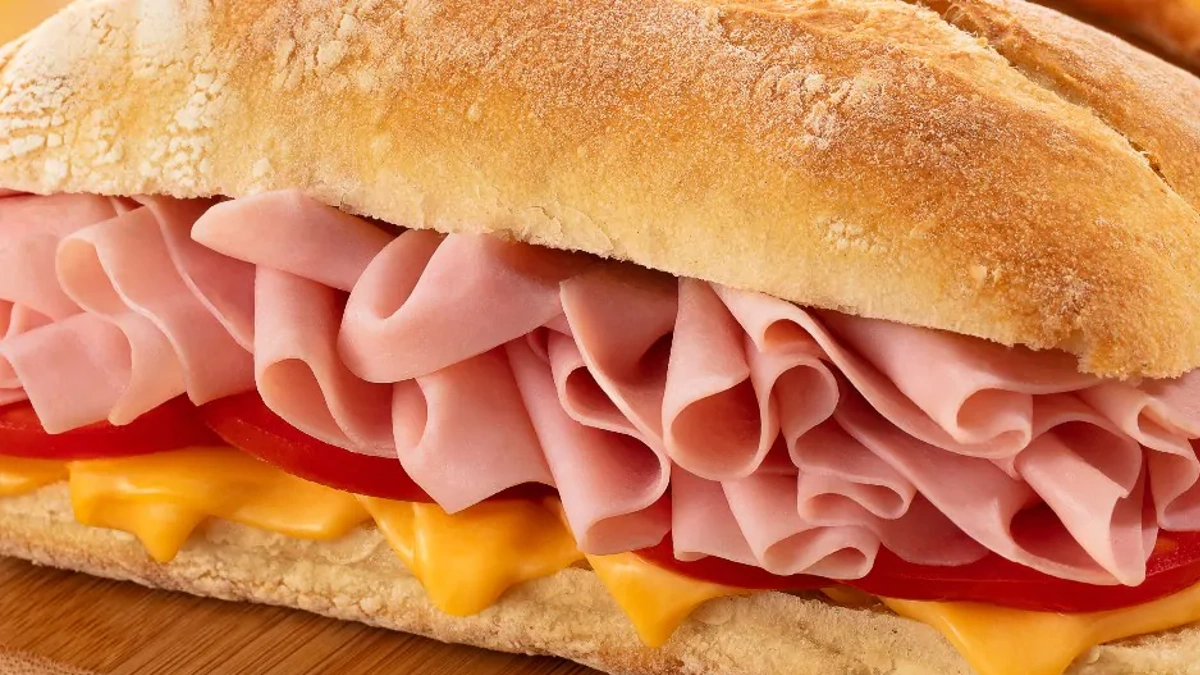 Sanduíche de Levíssimo com Pão Ciabatta