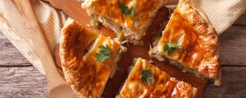 Torta de frango simples: 4 formas de preparar o prato delicioso