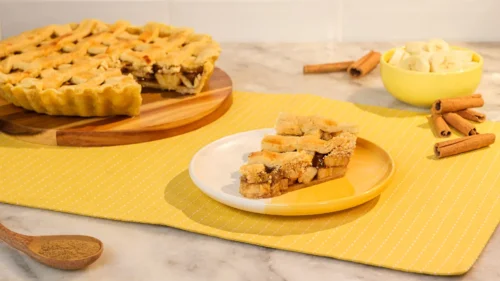 Essa torta de banana é a melhor opção para receber a família em casa